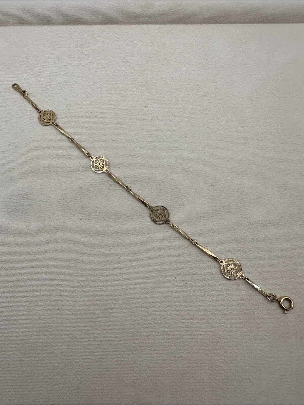Vintage Gold Tone Art Deco Filigree Flower & Baton Link Bracelet 6.75”